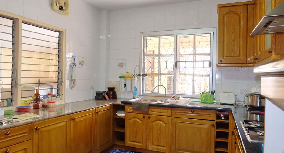 Haus zur Miete und zum Kauf mit 3 Zimmer in Bang Lamung, Chonburi