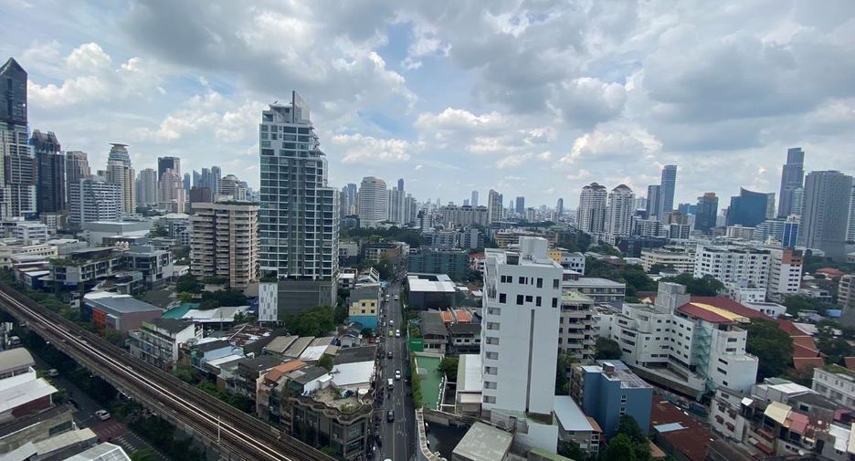 For sale 1 bed condo in Khlong Toei, Bangkok