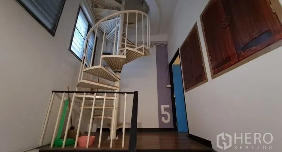 For rent and for sale 5 bedrooms retail Space in Bang Rak, Bangkok