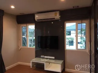 For sale 3 bedrooms townhouse in Bang Khae, Bangkok
