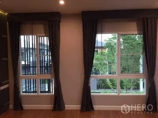 For sale 3 bedrooms townhouse in Bang Khae, Bangkok