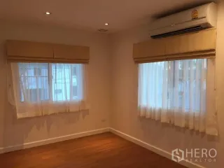 For sale 3 bedrooms townhouse in Bang Khae, Bangkok