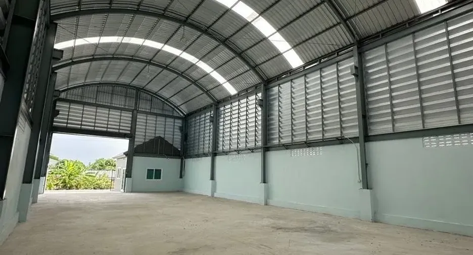 À louer entrepôt à Pak Kret, Nonthaburi