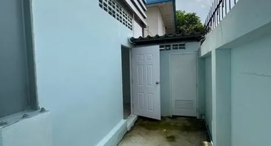 À louer entrepôt à Pak Kret, Nonthaburi