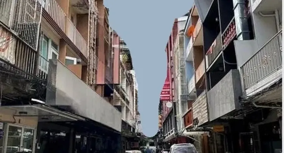 For rent and for sale retail Space in Watthana, Bangkok