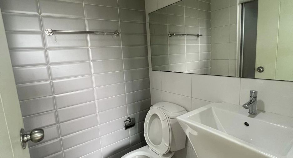 For rent studio condo in Khlong Toei, Bangkok