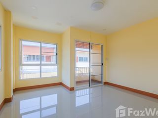 For sale 2 bed townhouse in Mueang Phrae, Phrae