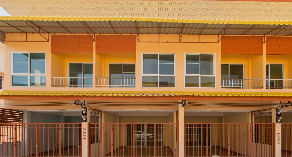 For sale 2 bed townhouse in Mueang Phrae, Phrae
