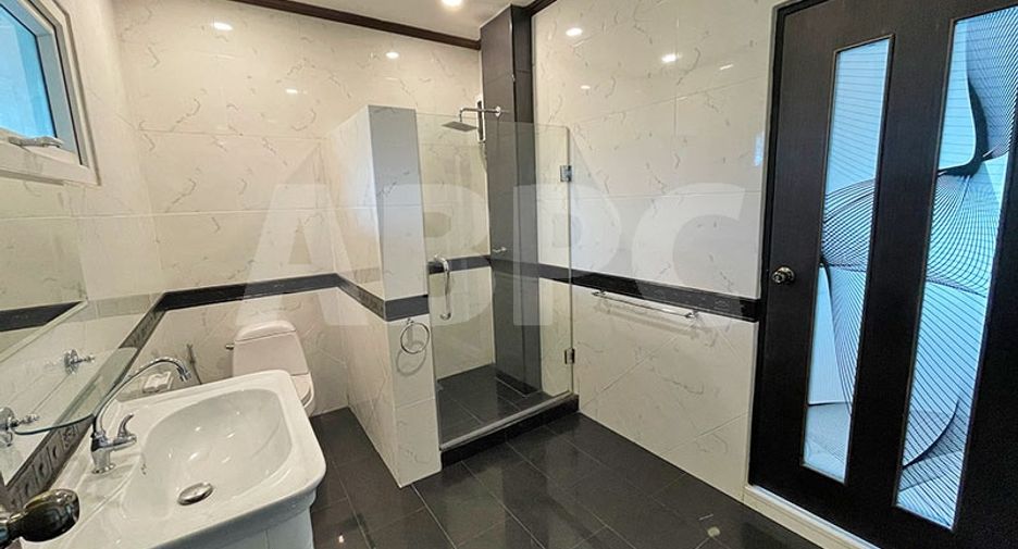 For sale 3 bedrooms house in Bang Lamung, Chonburi