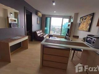 For rent 2 bed condo in Huai Khwang, Bangkok