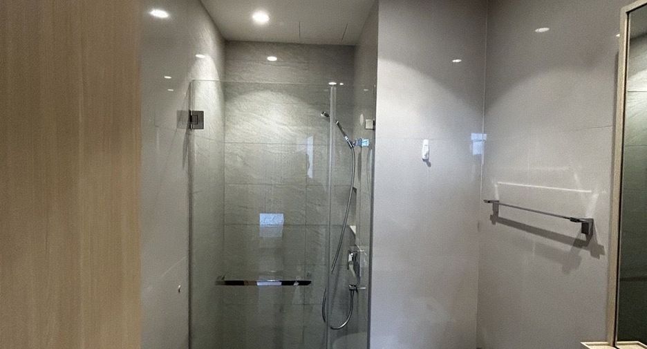 For rent 2 bed condo in Watthana, Bangkok
