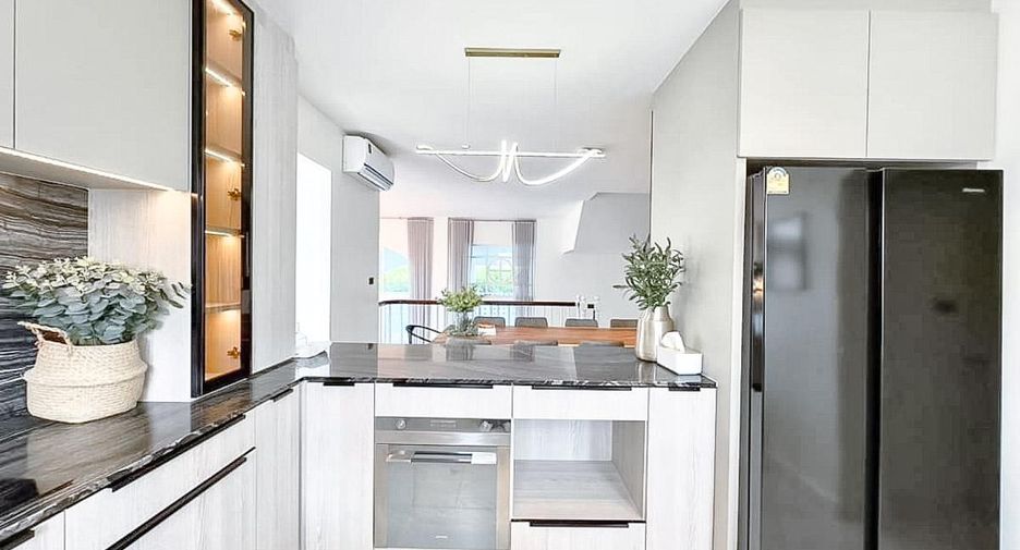 For sale 5 bedrooms house in Sattahip, Chonburi