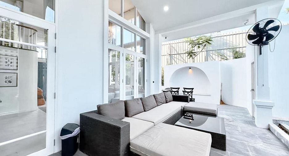 For sale 5 bedrooms house in Sattahip, Chonburi