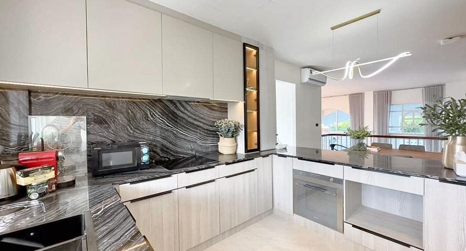 For sale 5 bedrooms house in Sattahip, Chonburi