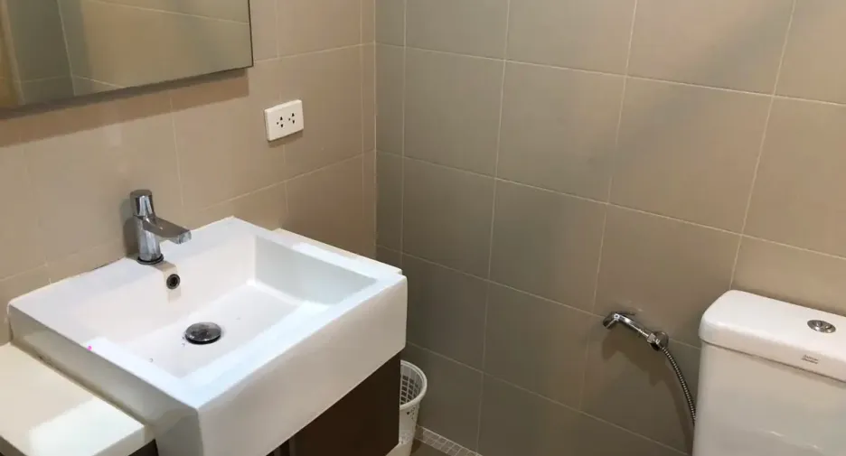 For rent and for sale 1 bed condo in Khlong San, Bangkok