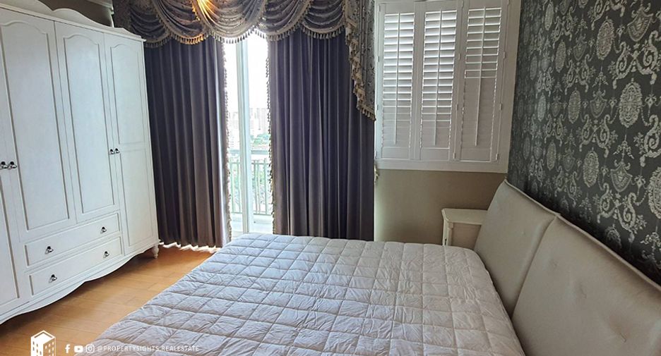 For rent 3 bed condo in Watthana, Bangkok