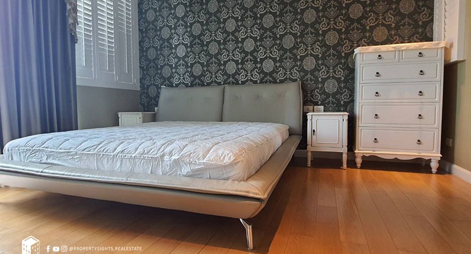 For rent 3 bed condo in Watthana, Bangkok