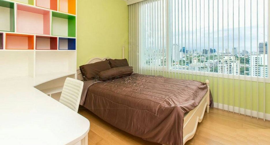 For rent 3 bed condo in Watthana, Bangkok