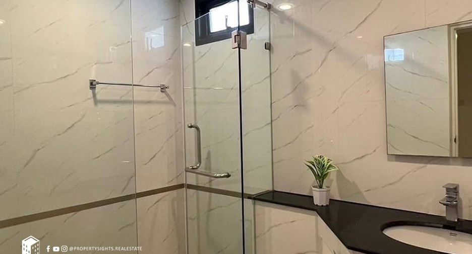 For rent 3 Beds condo in Khlong Toei, Bangkok