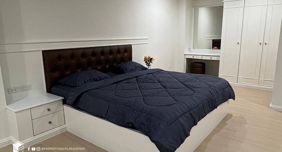 For rent 3 Beds condo in Khlong Toei, Bangkok
