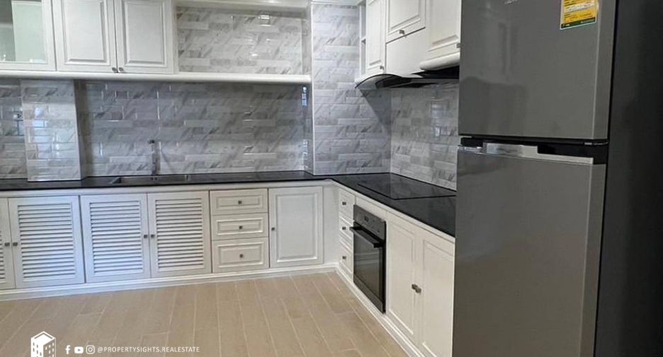 For rent 3 Beds condo in Khlong Toei, Bangkok