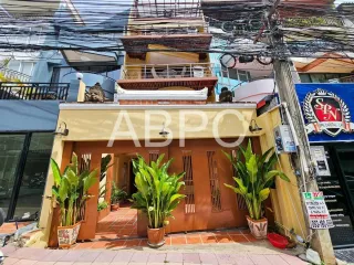 Casa adosada en venta de 5 habitaciones en Bang Lamung, Chonburi