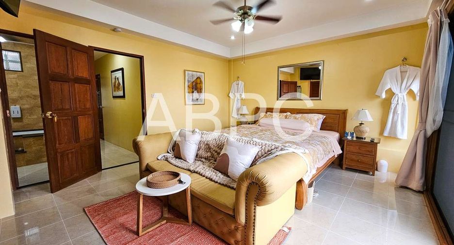For sale 5 ベッドルーム townhouse in Pratumnak, Pattaya