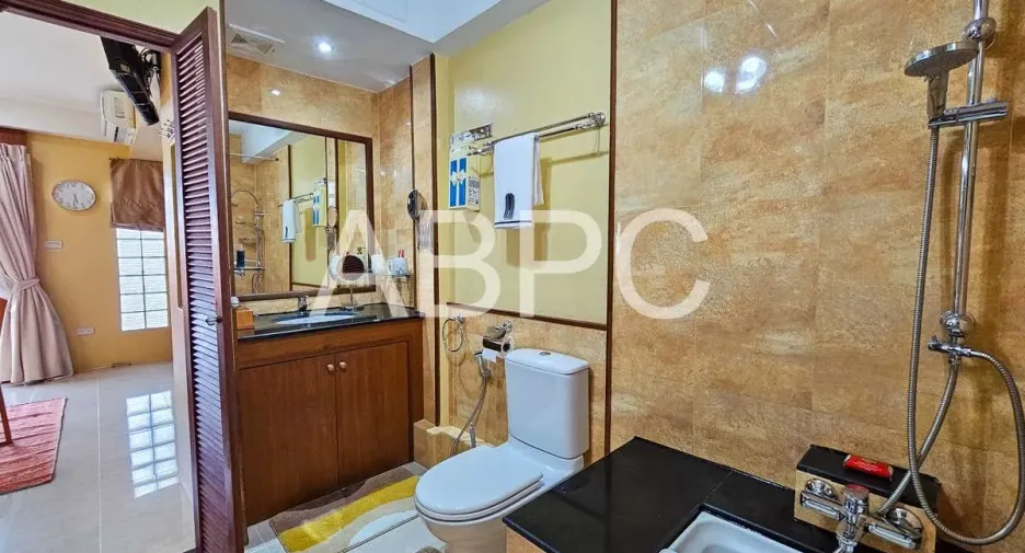 For sale 5 bedrooms townhouse in Bang Lamung, Chonburi