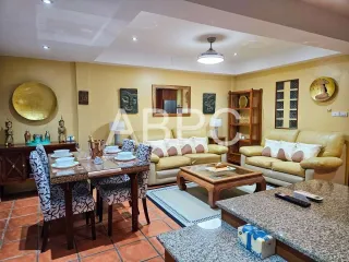 Casa adosada en venta de 5 habitaciones en Bang Lamung, Chonburi