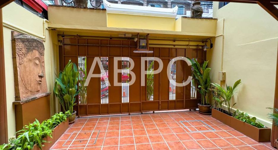 For sale 5 ベッドルーム townhouse in Pratumnak, Pattaya