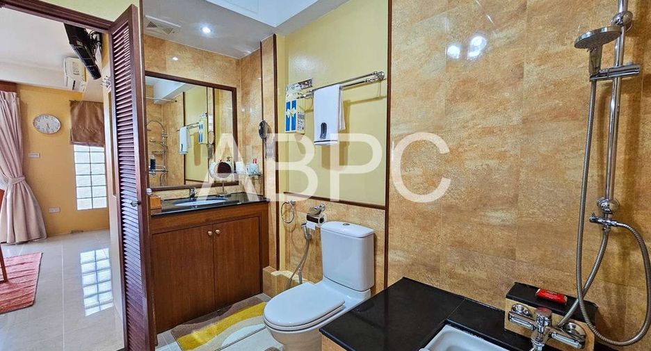 For sale 5 ベッドルーム townhouse in Pratumnak, Pattaya