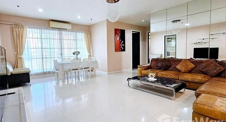 For rent 3 Beds condo in Phaya Thai, Bangkok