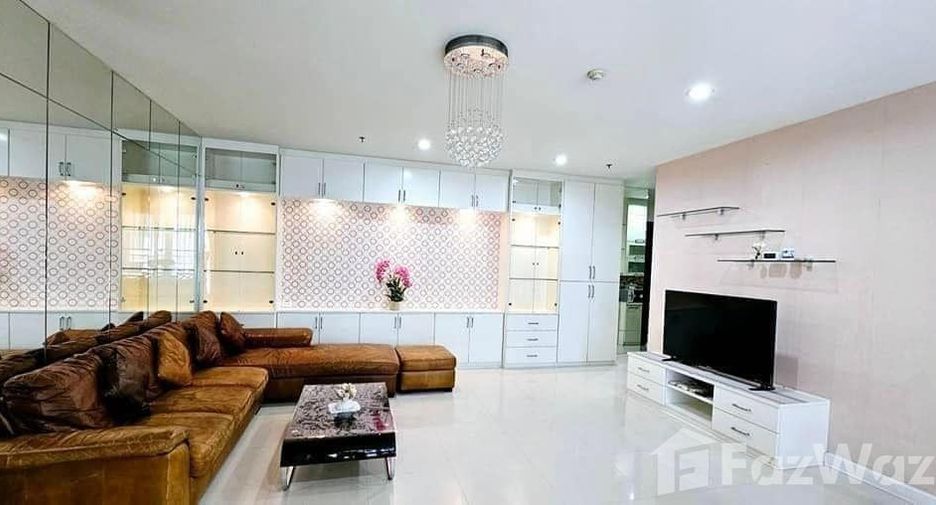 For rent 3 Beds condo in Phaya Thai, Bangkok