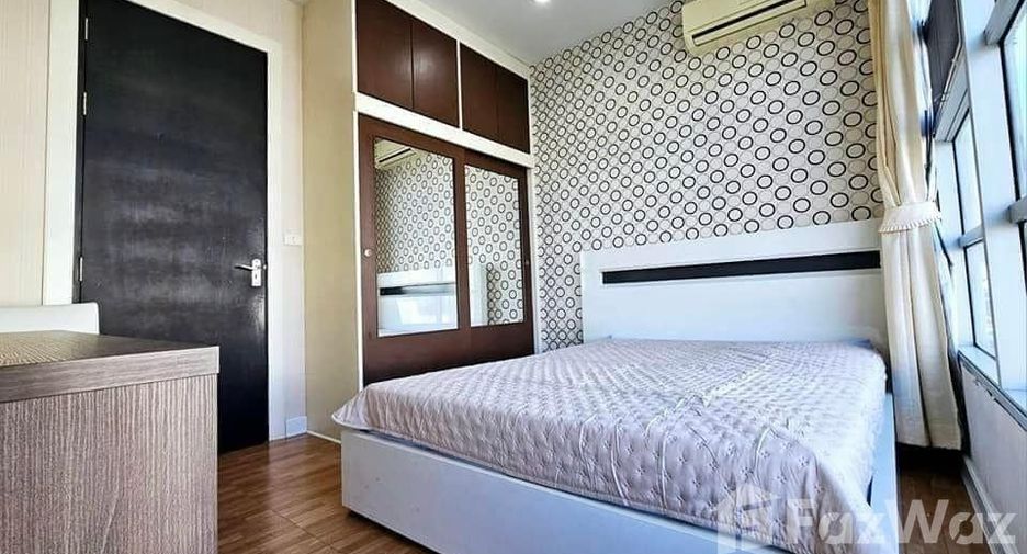 For rent 3 Beds condo in Phaya Thai, Bangkok