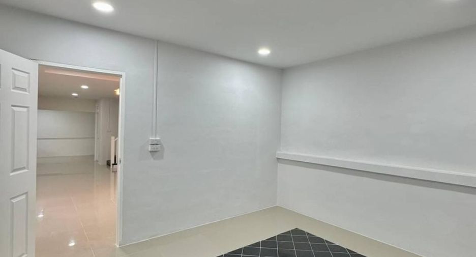 For sale 4 bed house in Sai Noi, Nonthaburi