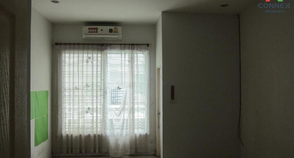 For sale 3 bed townhouse in Pluak Daeng, Rayong