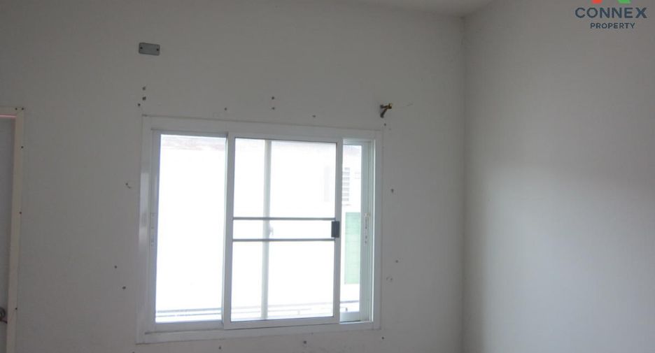 For sale 3 bed townhouse in Pluak Daeng, Rayong
