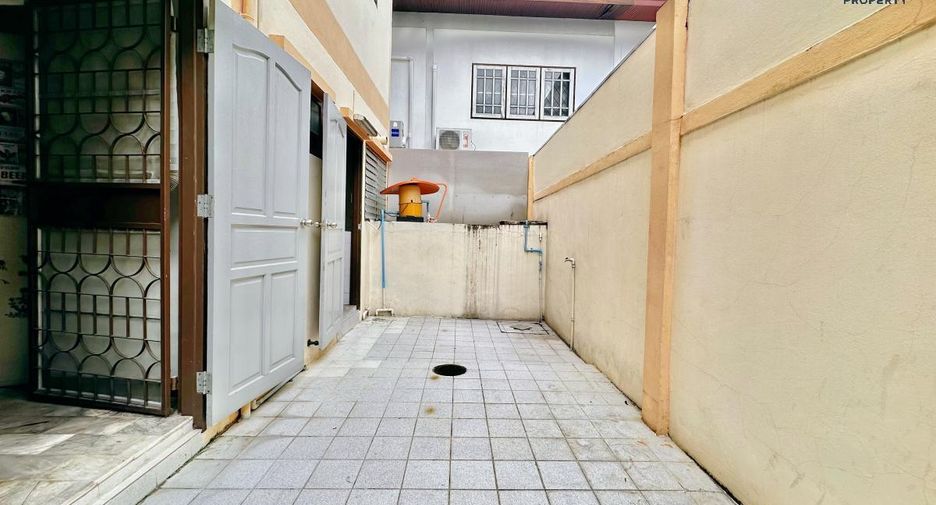 For sale 4 Beds townhouse in Mueang Nonthaburi, Nonthaburi