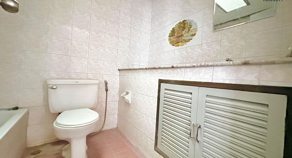 For sale 4 Beds townhouse in Mueang Nonthaburi, Nonthaburi