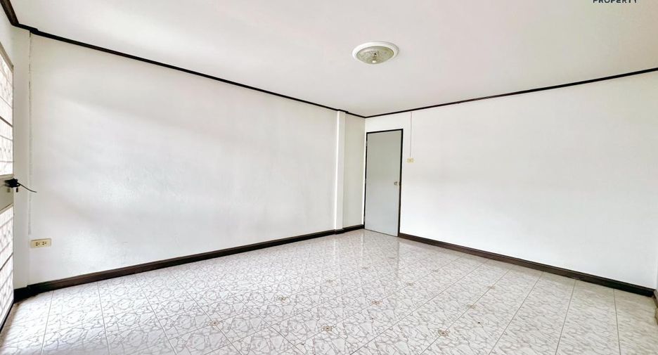 For sale 4 Beds townhouse in Mueang Nonthaburi, Nonthaburi