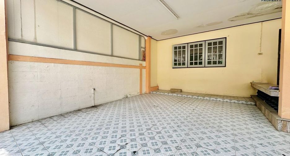 For sale 4 Beds townhouse in Mueang Nonthaburi, Nonthaburi
