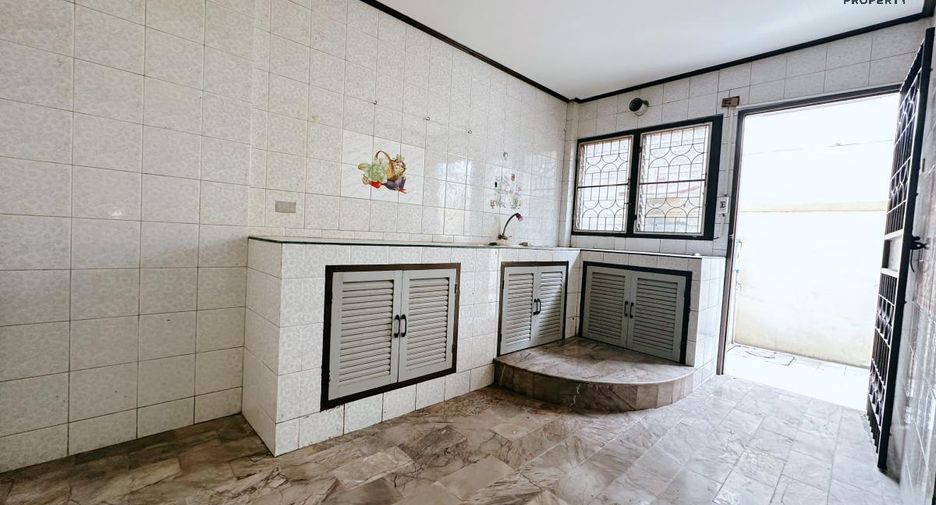 For sale 4 Beds townhouse in Mueang Nonthaburi, Nonthaburi