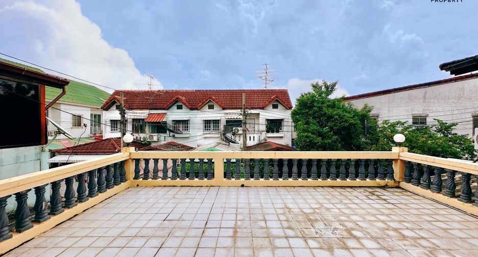 For sale 4 Beds townhouse in Mueang Nonthaburi, Nonthaburi