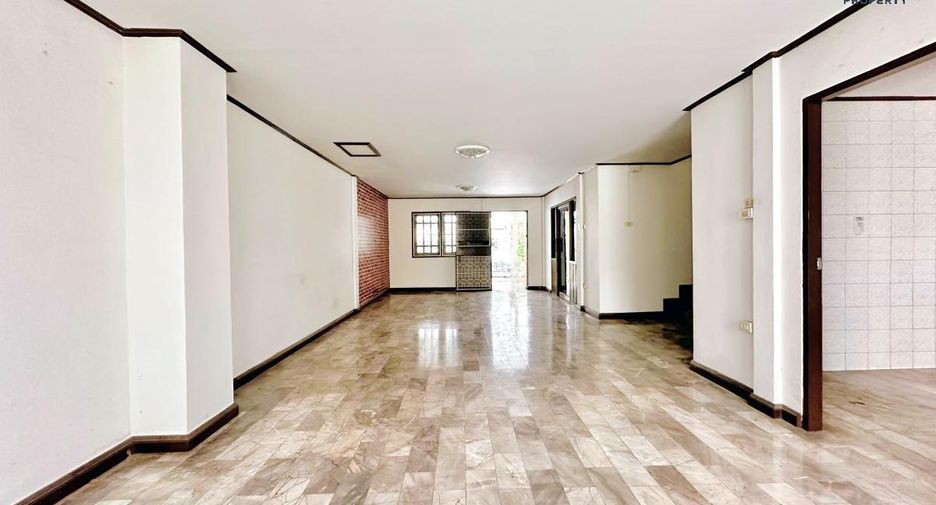 For sale 4 Beds townhouse in Mueang Nonthaburi, Nonthaburi