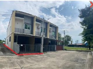 For sale 3 Beds townhouse in Pluak Daeng, Rayong