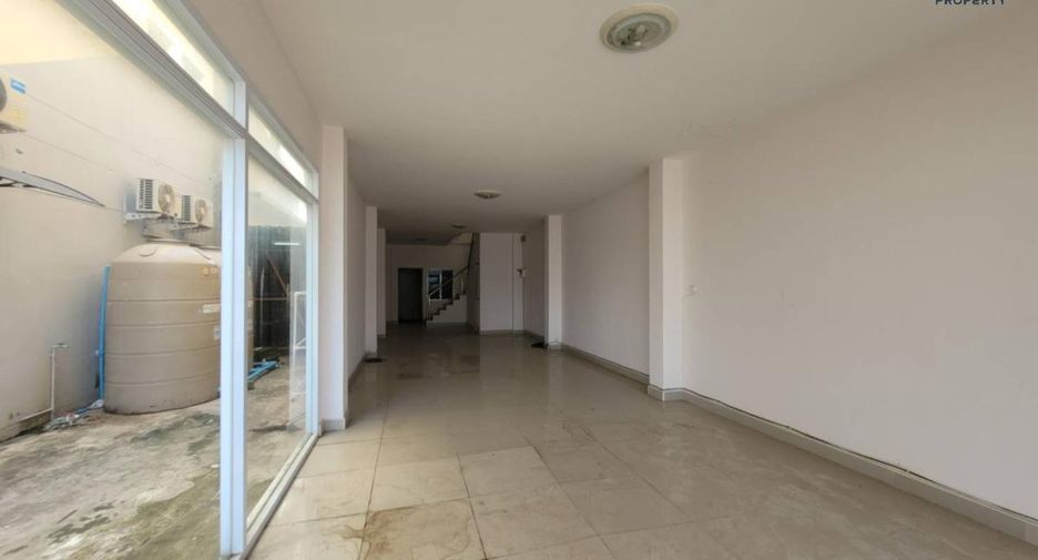 For sale 3 bed retail Space in Mueang Nong Khai, Nong Khai