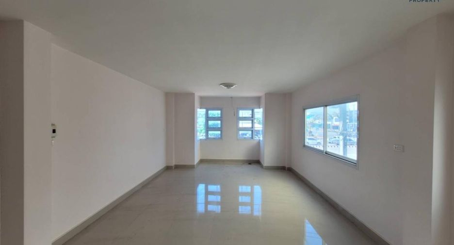 For sale 3 bed retail Space in Mueang Nong Khai, Nong Khai