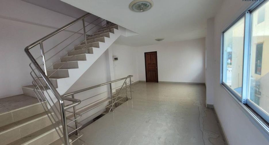 For sale 3 bed retail Space in Mueang Nong Khai, Nong Khai