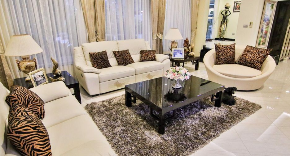 For sale 4 bed house in Sattahip, Chonburi