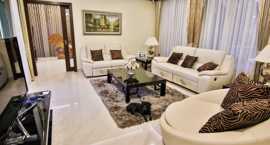 For sale 4 bed house in Sattahip, Chonburi